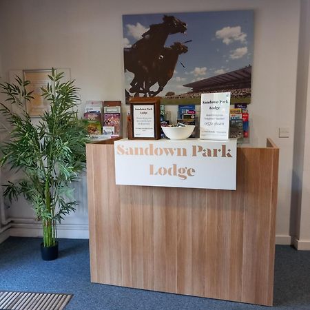 Sandown Park Lodge Esher Exterior foto